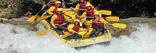 Amateurs de sensations fortes faite du rafting !