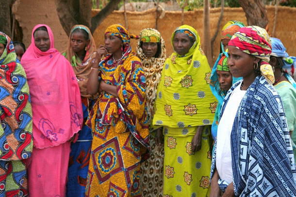 Group_of_Peul_women_in_Paoua