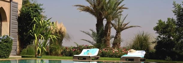 Location villa Marrakech avec piscine privée : pourquoi attendre les vacances scolaires ?