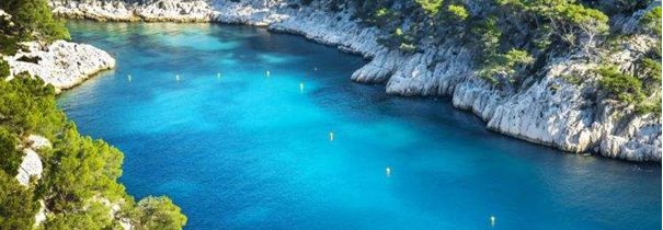 Louer un bateau à Marseille pour visiter les calanques