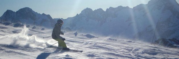 La France, première destination mondiale pour les sports d’hiver, les massifs alpins en tête.